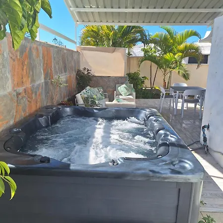 Bungalow 2-4 With Jacuzzi Apartment *