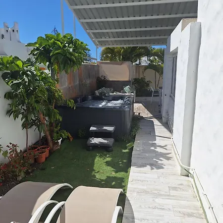 Bungalow 2-4 With Jacuzzi Playa del Inglés
